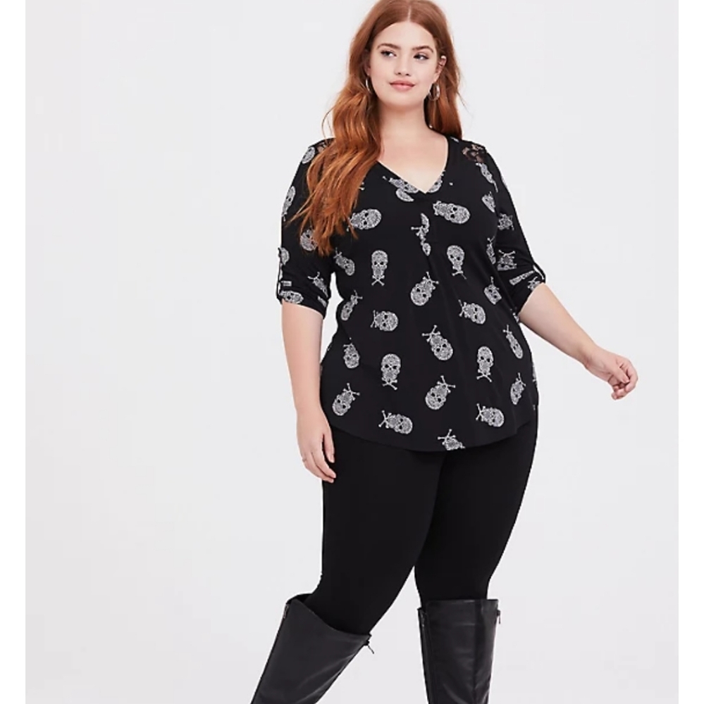 HARPER - SKULL & CROSSBONES STUDIO KNIT LACE BACK PULLOVER BLOUSE torrid 1x  1
